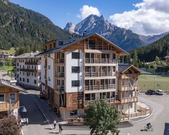 Locanda degli Artisti Art Hotel - Canazei - Building