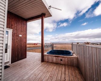 Blue View Cabin 1a With Private Hot Tub - Reykholt