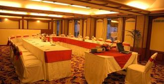 The Chancery Hotel - Bengaluru - Meeting room