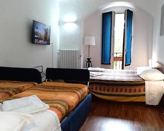 Room Inn - Milan - Bedroom