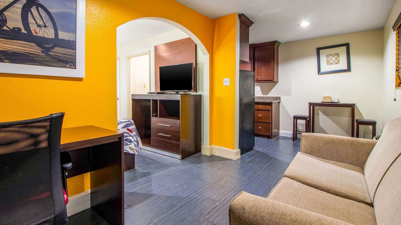 Rodeway Inn & Suites Houston near Medical Center