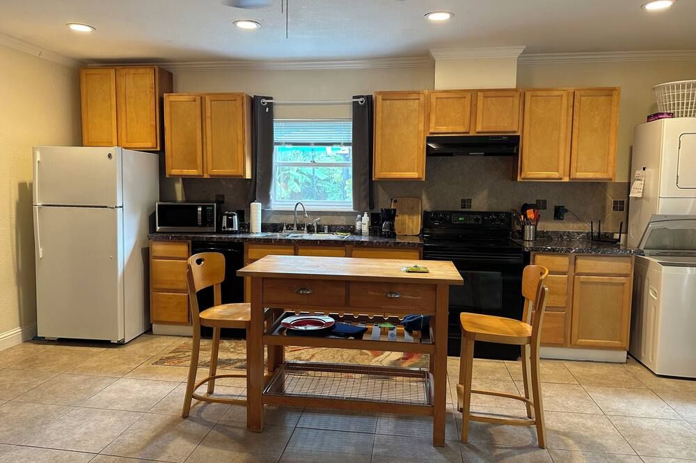 Charming 1-bedroom cottage in enjoyable Sacramento with AC, WiFi - סקרמנטו - מטבח