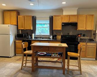 Charming 1-bedroom cottage in enjoyable Sacramento with AC, WiFi - Sacramento