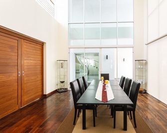 Kyerra Villa by Lofty - Kamala - Dining room