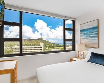 Newly Renovated 1BR w/ King Bed & Great Ocean View - Honolulu - Bedroom