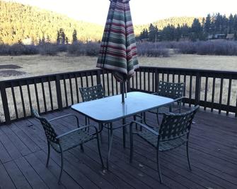Martha's Historic Meadow Retreat - Greer - Balcony