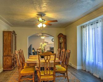 Central Escalante Home ~ 5 Mi to Grand Staircase! - Escalante - Dining room