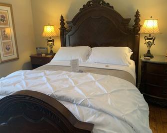 The Red Coat Bed & Breakfast - Queenston - Bedroom