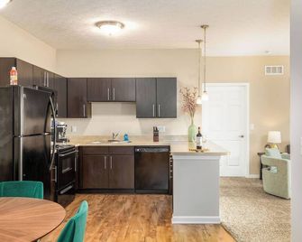 The New Albany Perch Top Floor Pet-friendly! - Westerville - Kitchen