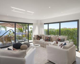 Villa Hibiscus by An Island Apart - Arco da Calheta - Huiskamer