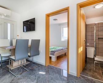 Nice Apartment In Piran With Kitchen - Piran - Yemek odası