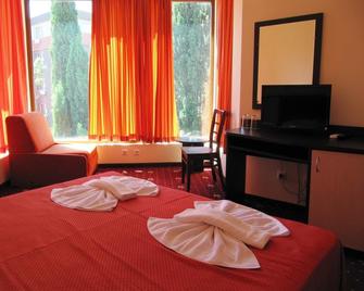 Maverick Hotel - נסבאר - חדר שינה