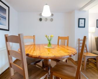 Dairy Cottage. 3 Bedroom Cottage. Sleeps 5 - Isle of Mull - Dining room