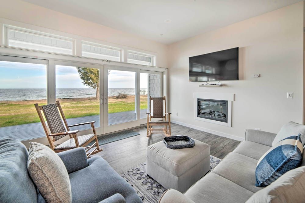 Waterfront Scotland Beach Retreat W/private Beach!