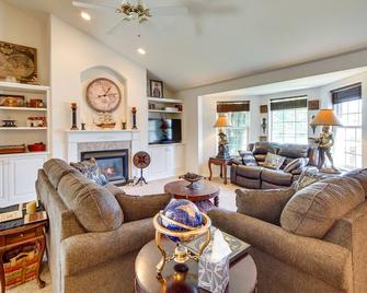 6 Mi to Dtwn Yakima Central Washington Home - Yakima - Living room