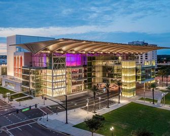 The Boho Jungalow - Private, Hottub, Downtown - Orlando - Building