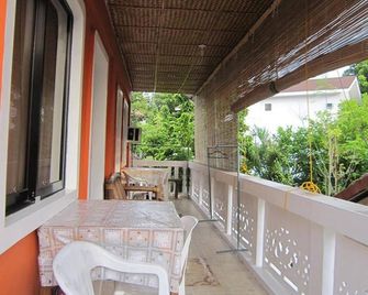 M and E Guesthouse - Boracay - Balkong