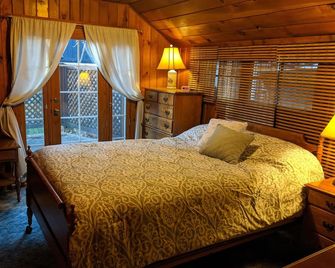 Dandelion's Lair, A 3 Bedroom, 2.5 Bathroom Cabin In Twain Harte! - Twain Harte - Bedroom