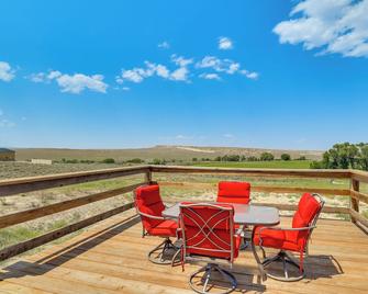 Mountain-View Retreat in Lander with Private Yard! - Lander - Balcony