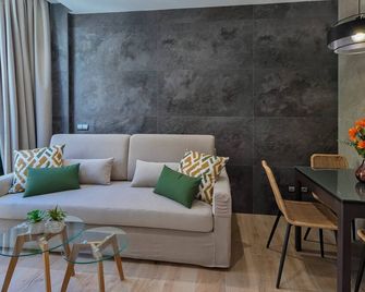Apartamentos Suites Oficentro Original - Málaga - Phòng khách