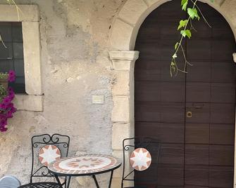 Verona The House of Cuoricino - Illasi - Patio