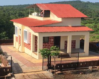 \'Yamai\' - Bungalow - A leisure place near Ladghar beach - Dāpoli - Building