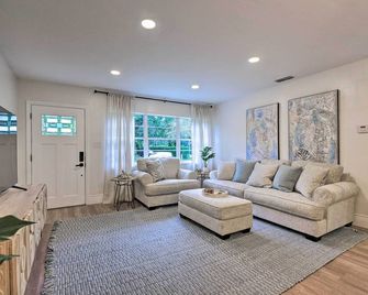 'The Melrose Sarasota' w/ Large Private Lanai - Sarasota - Living room