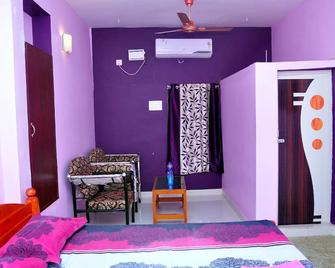 Sixth Star Inn - Uttamapālaiyam - Bedroom