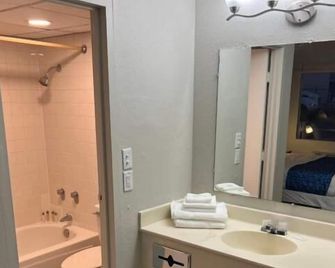Travelodge by Wyndham Lincoln Northeast - Lincoln - Badkamer