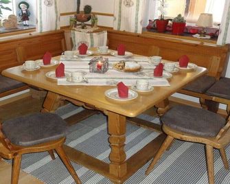 Holiday home with 4 bedrooms - Winzer - Dining room