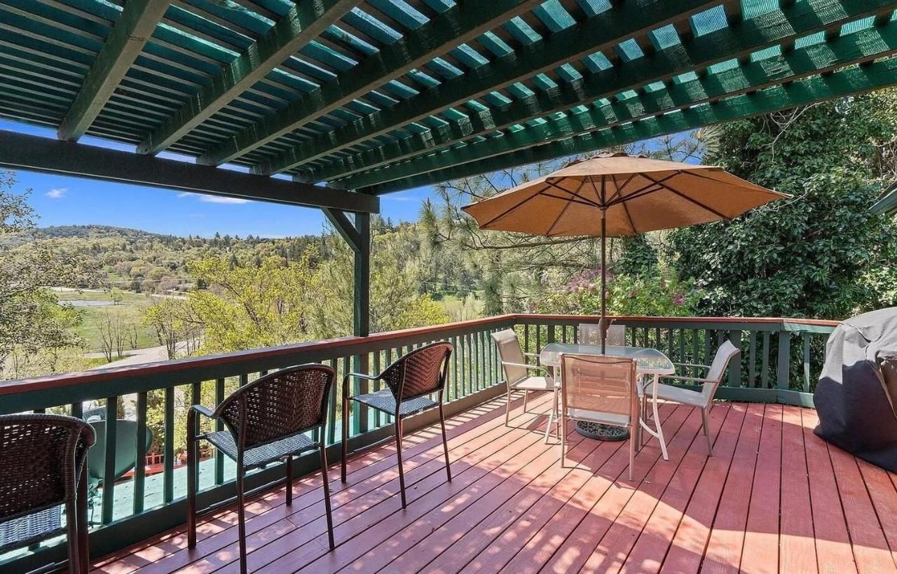 Eaglenest Inn With Pool & Seasonal Spa
