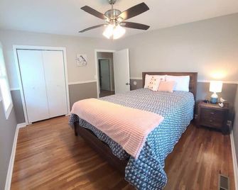 Rabun Get-A-Way -- Clayton, Ga - Clayton - Bedroom