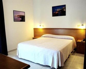 Hotel Viola - Gaeta - Bedroom