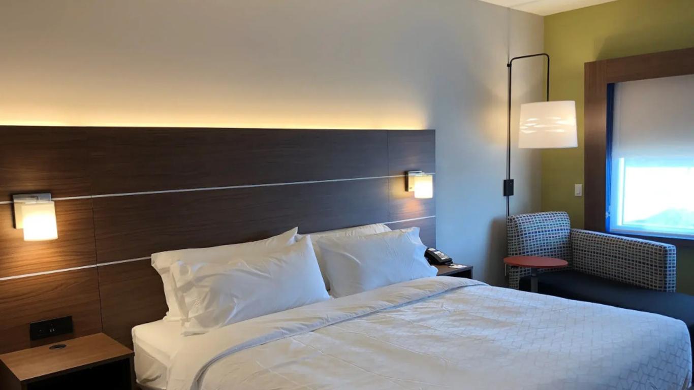 The Q Hotel & Suites