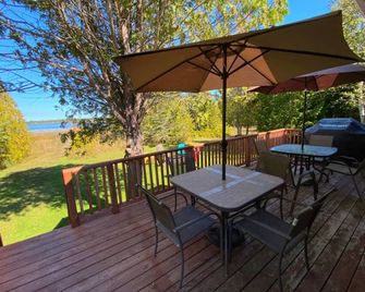 Cottage at Bruce Peninsula National Park and Lake Huron to live with the nature - Tobermory - Patio