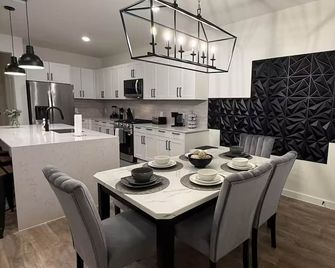 Spacious 3BR Gated Duplex with Resort Amenities - Dayton