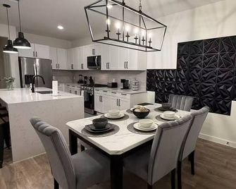Spacious 3BR Gated Duplex with Resort Amenities - Dayton