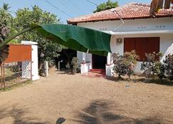 Rest house nilaveli - Trincomalee - Building