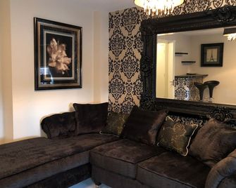 2-Bed Hillside House - Sleeps 4 Garden & Parking - Sheffield - Salon