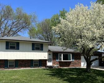 Quiet, Spacious and Comfy! - Rantoul - Building