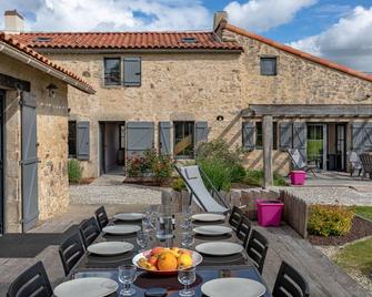 Gîte avec jacuzzi charme et confort - Saint-Étienne-du-Bois - Patio