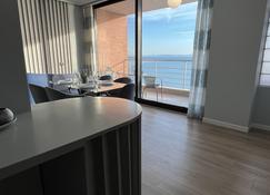 Sea Forever - Luxury Apt with Jacuzzi & Full Sea Views - Durrës - Habitación