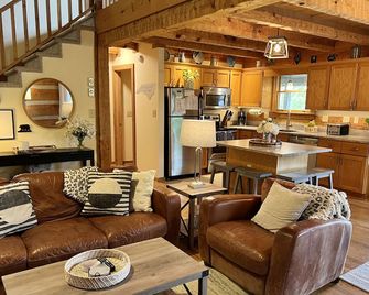 7th Heaven - Banner Elk - Living room