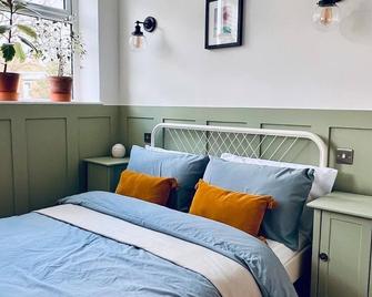 Seashell Apartment - Central location - Folkestone - Bedroom