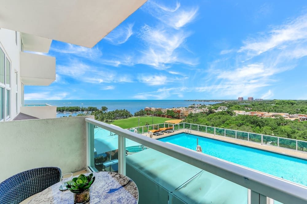 آي كوكونت جروف - فاكيشن رينتالز - ميامي - شرفة