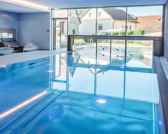 Landhotel Weißes Roß - Illschwang - Piscina