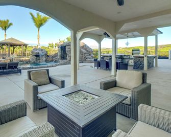 Expansive Riverside Mansion! Luxe, Family Friendly - Riverside