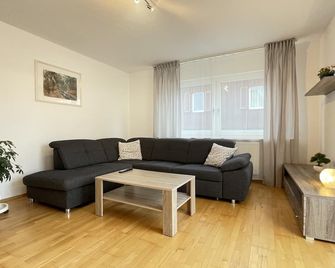 Fewo Reutlingen Heinestrasse - Reutlingen - Living room