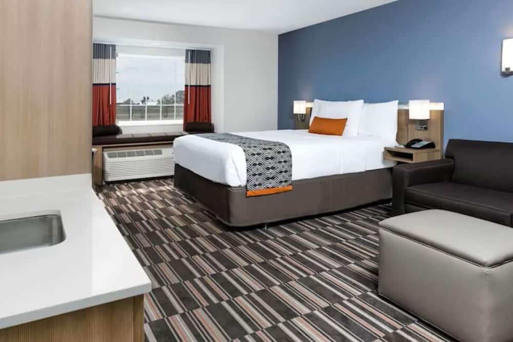 Permian Studio Apartments - Monahans - Bedroom