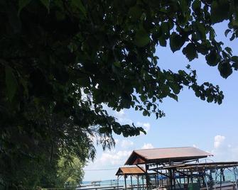 Enjoy lake views as you relax on the porch! - Trumansburg - Outdoors view